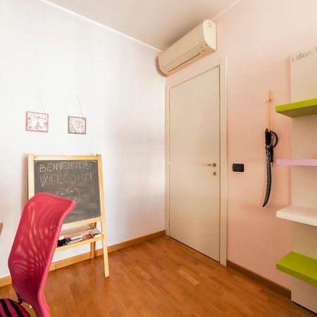 Milano Rogoredo Apartment With Garage Exterior photo