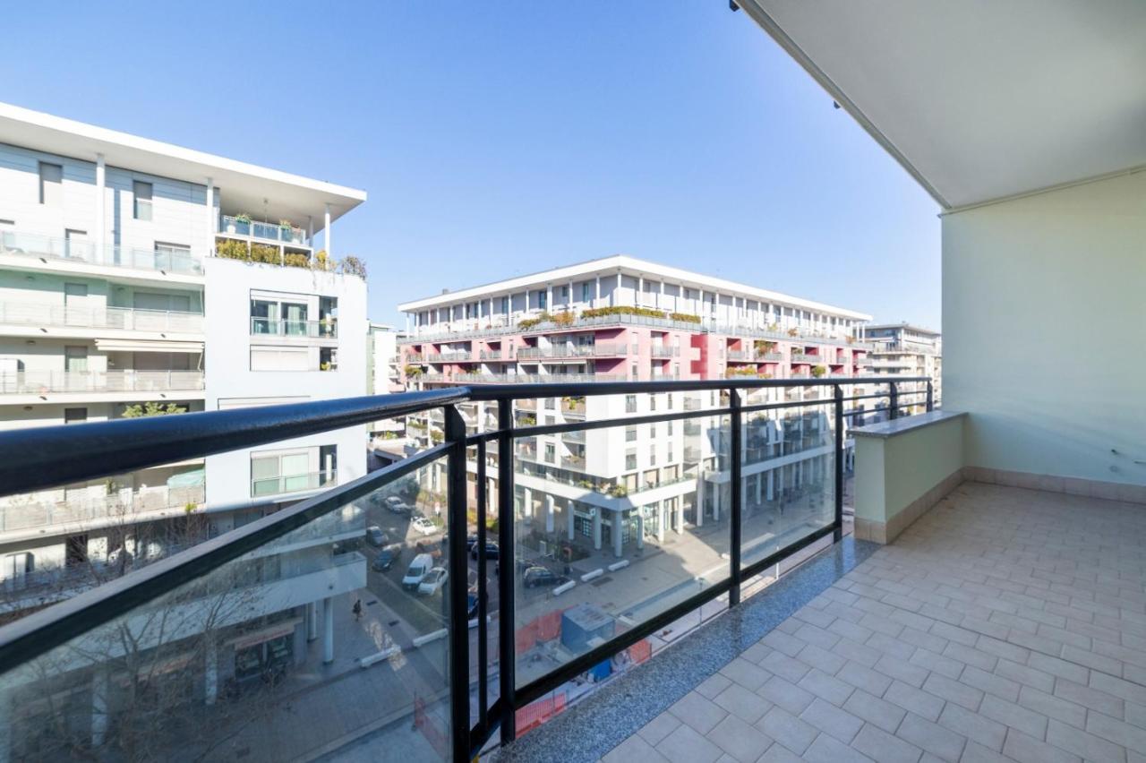 Milano Rogoredo Apartment With Garage Exterior photo